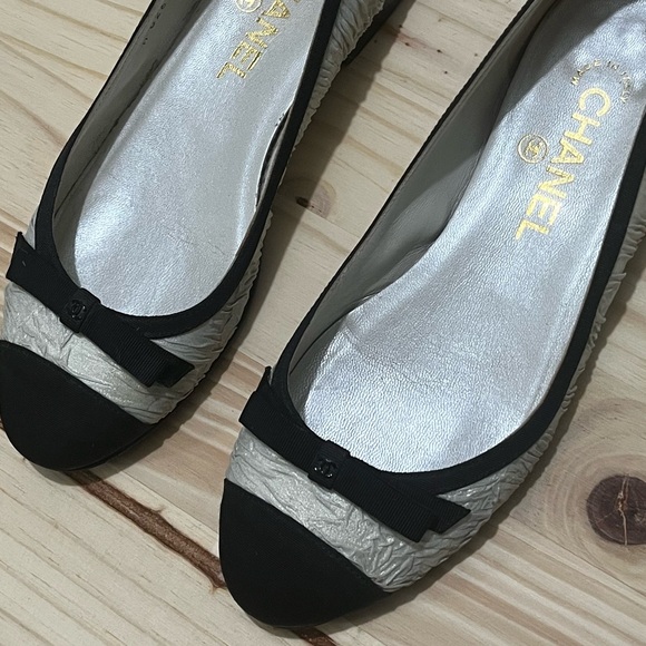 CHANEL Metallic cream color and Black Ballet Flats - Picture 1 of 12